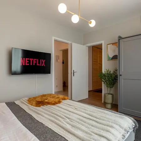 Apartment Lights & Comfort - 2br Bukarest